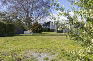 Still Water Retreat - beautiful lake front location and living - 3