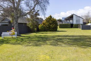 Still Water Retreat - beautiful lake front location and living - 5