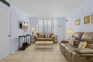 Gulf Winds 2nd Floor Steps from the Sand - 9