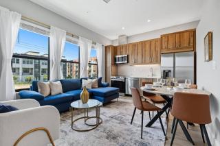 Best View of Dallas Skyline, Modern Luxe APT - 7