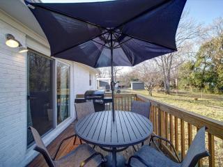 Cozy Riverside Cottage Fully Updated Quiet 3 beds - 4