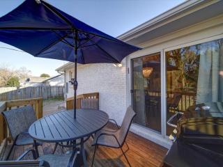 Cozy Riverside Cottage Fully Updated Quiet 3 beds - 1