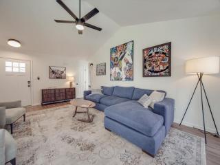Fully Updated Cozy 3 BR Ranch Escape -WWC- Airport - 1