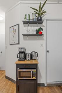 Steps from Everything - Modern 1-Bdr in Downtown's Union Square - 1