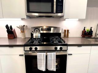 Bright Condo 10 Min from Disneyland With Pool & GYM - 6