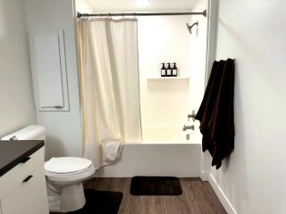 Bright Condo 10 Min from Disneyland With Pool & GYM - 2