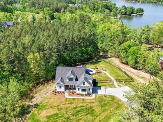 5BR Farmhouse Lake Retreat Pool Hot Tub Theater - 6