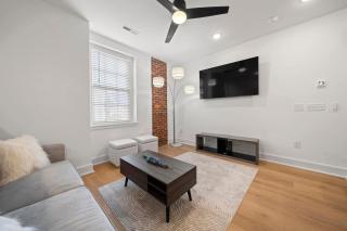 The Arches -Unique Modern 2BR Condo-Wesley Heights - 7