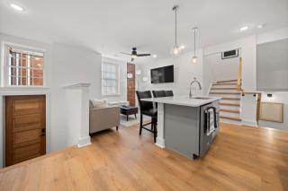 The Arches -Unique Modern 2BR Condo-Wesley Heights - 3
