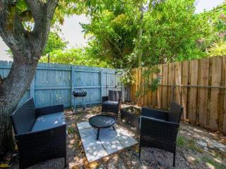Cozy Studio - Private Patio, Grill & Firepit - 9