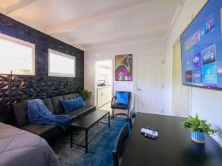 Cozy Studio - Private Patio, Grill & Firepit - 7