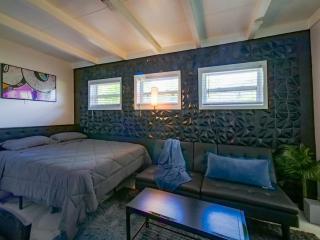 Cozy Studio - Private Patio, Grill & Firepit - 6