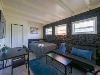 Cozy Studio - Private Patio, Grill & Firepit - 2