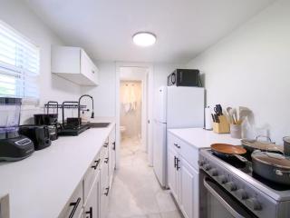 Cozy Studio - Private Patio, Grill & Firepit - 1