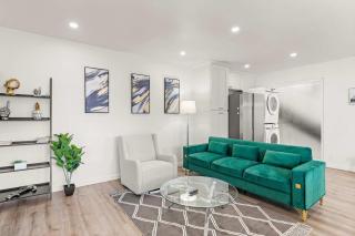 Foothills Oasis w Private Balcony & Free Parking#3 - 7