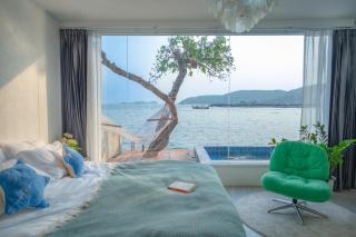 White Beachfront Pool Villa Koh Larn - 8