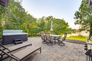 Patio, Views and Hot Tub Quiet Lakeside Cabin - 8