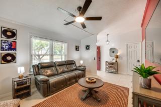 Walk to Campus, FSU Photo Wall Inviting Retreat! - 9