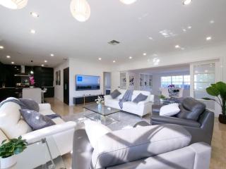 Trendy 3BR Holiday Escape - Near Hollywood Beach - 0