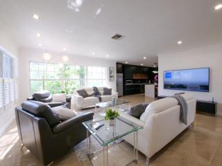 Trendy 3BR Holiday Escape - Near Hollywood Beach - 8