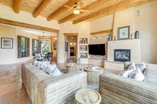 half Mi to Airport Mesa! Hot Tub Haven with Mtn Views - 7