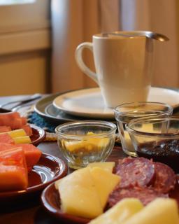 Suítes Celeste, Charme no Vale dos Vinhedos com Banheira e Café da Manhã Colonial Incluso - 4