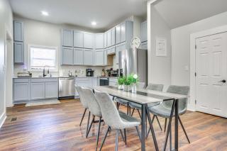 College Hub 1 Mi to Dtwn Greensboro Group Escape - 9