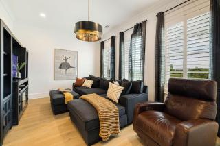 Upper East River by Lucky Savannah - 6