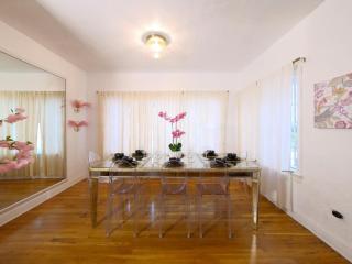 Miami Luxe 4BR 4BA with Pool, Hot Tub & Vibes - 6