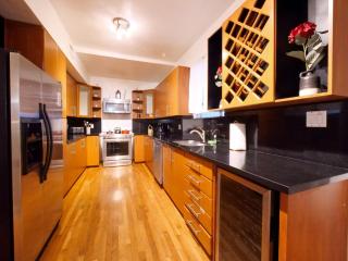 Miami Luxe 4BR 4BA with Pool, Hot Tub & Vibes - 5