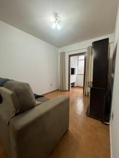 Apartamento de 01 dormitório no centro, 100m da praia - 1