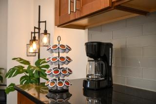 Luxe Downtown Suite Stadiums, R&R HoF, Casino - 3