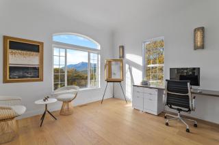 Starry Oak Vineyard Retreat W Hot Tub - 2