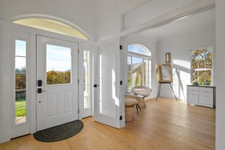 Starry Oak Vineyard Retreat W Hot Tub - 3