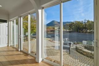 Starry Oak Vineyard Retreat W Hot Tub - 4