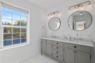 Starry Oak Vineyard Retreat W Hot Tub - 4