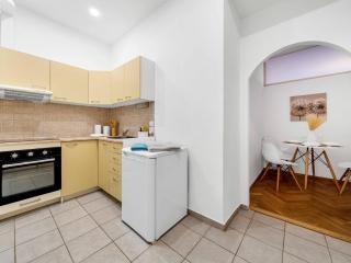 Spacious & Modern Apartment by Wenceslas Square - 1