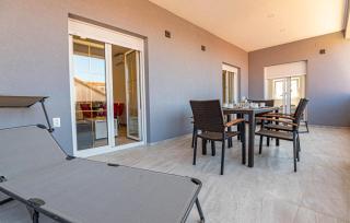 1 Bedroom Awesome Apartment In Brodarica - 4