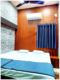 Hotel P-V-R Near Railway Station 300 meters only - 9