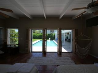 3BD Tropical Luxe Stay with Pool, Gameroom and Grill - 3