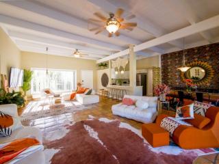 3BD Tropical Luxe Stay with Pool, Gameroom and Grill - 1
