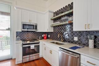 The Squares of Savannah: Chatham by Lucky Savannah - 2