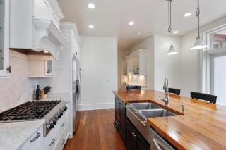 The Squares of Savannah: Telfair by Lucky Savannah - 9