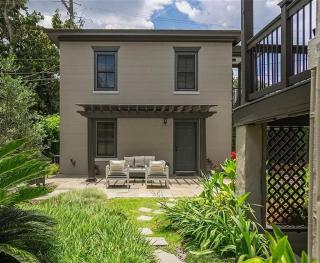 The Squares of Savannah: Lafayette by Lucky Savannah - 1