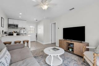 Crown of Crawford Square Carriage by Lucky Savannah - 7