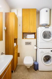 Central Garden Apartment - Parking & Security - 1