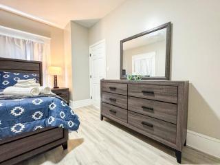 Dartmouth/ Hanover - Queen Bed - Laundry On Site - - 2
