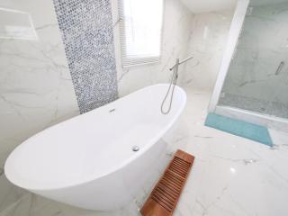 The Blue 4Bedroom Home - Pool & Spa Retreat - 9