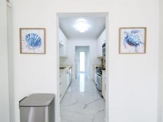 The Blue 4Bedroom Home - Pool & Spa Retreat - 4