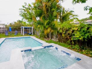 The Blue 4Bedroom Home - Pool & Spa Retreat - 3